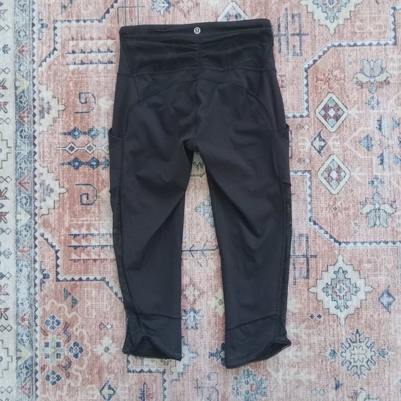 Lululemon Cropped Leggings with mesh details Sz 6 - Picture 9 of 9